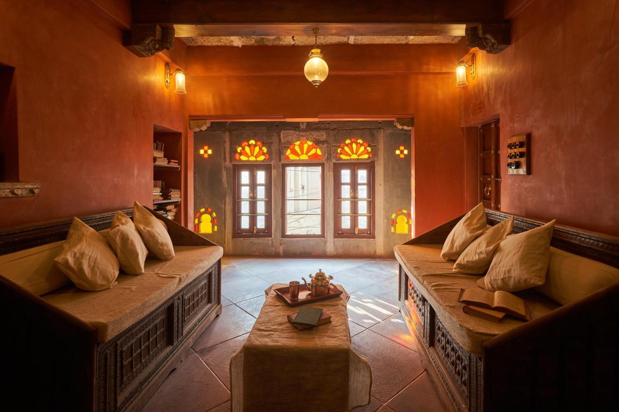 ホテル Kaladwas Lal Haveli ウダイプル エクステリア 写真