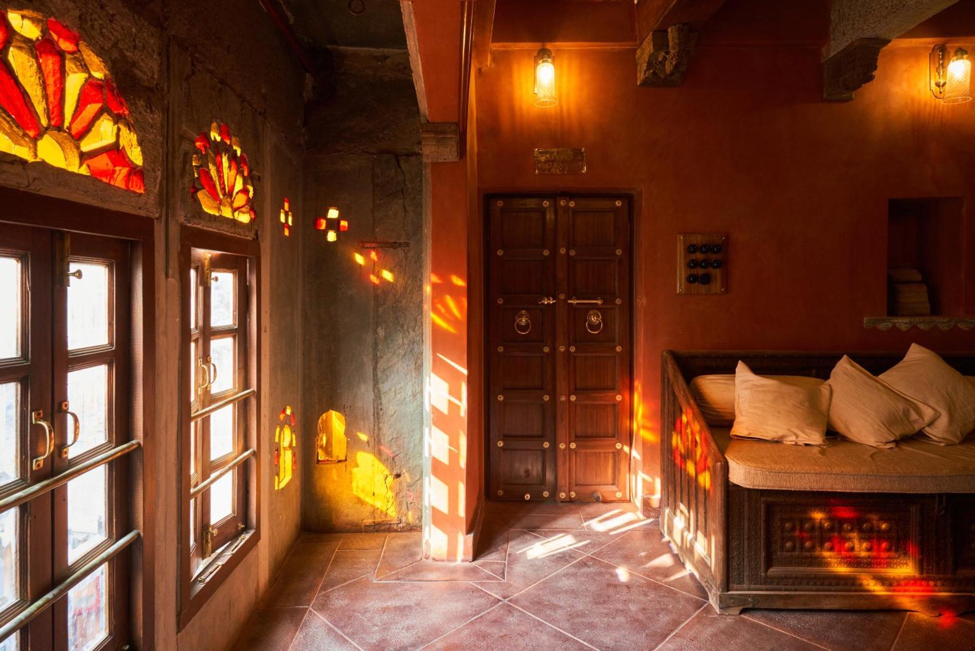 ホテル Kaladwas Lal Haveli ウダイプル エクステリア 写真