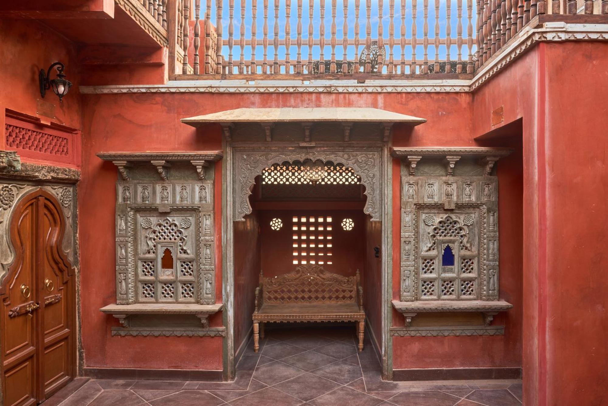 ホテル Kaladwas Lal Haveli ウダイプル エクステリア 写真