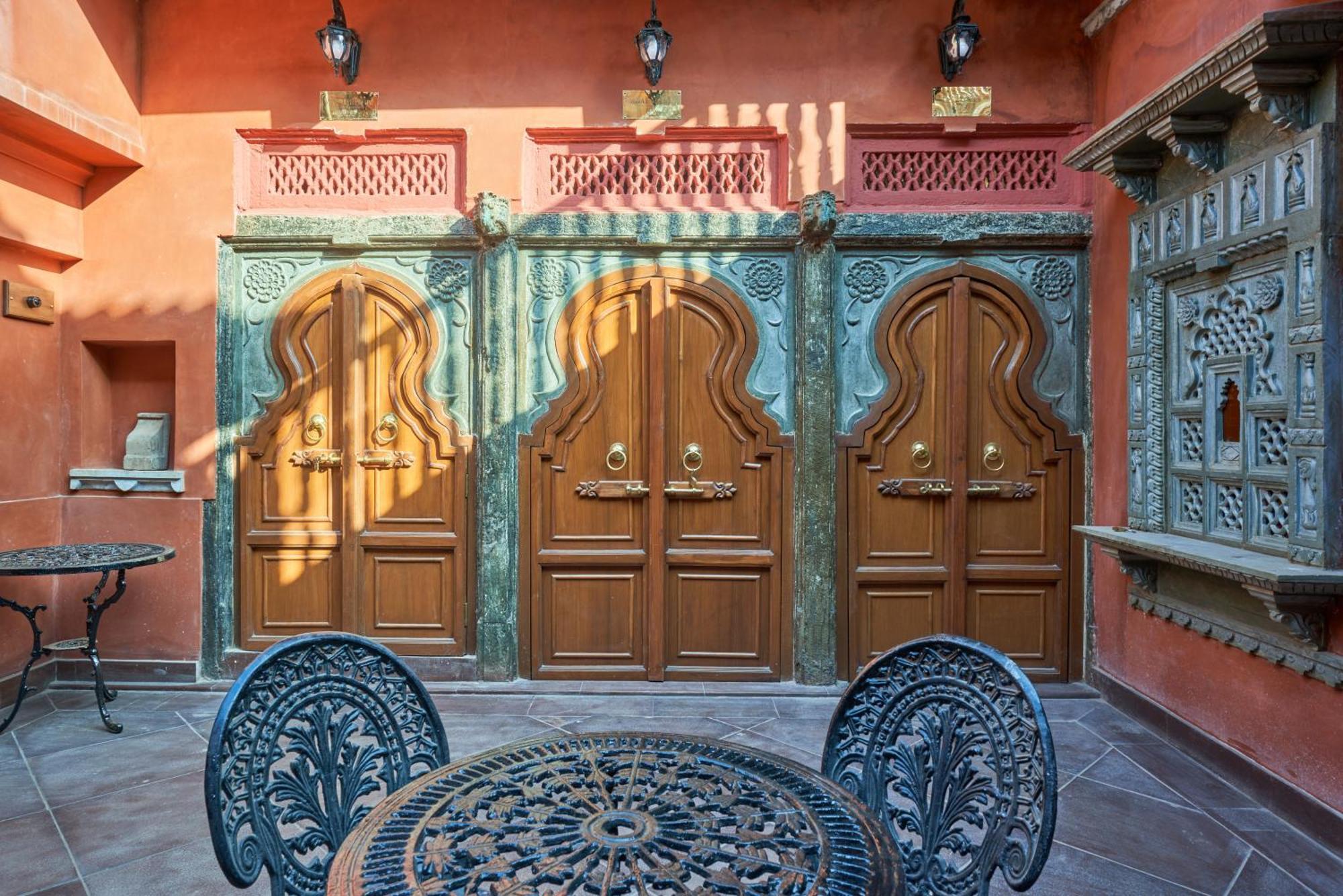 ホテル Kaladwas Lal Haveli ウダイプル エクステリア 写真