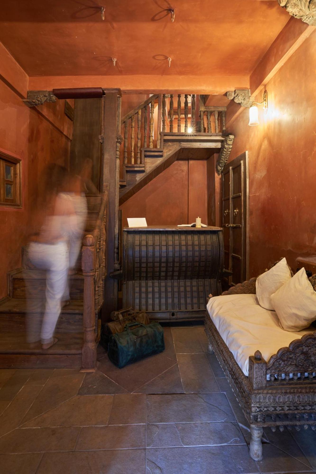 ホテル Kaladwas Lal Haveli ウダイプル エクステリア 写真