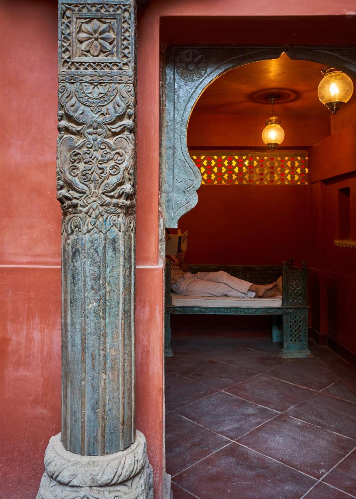 ホテル Kaladwas Lal Haveli ウダイプル エクステリア 写真
