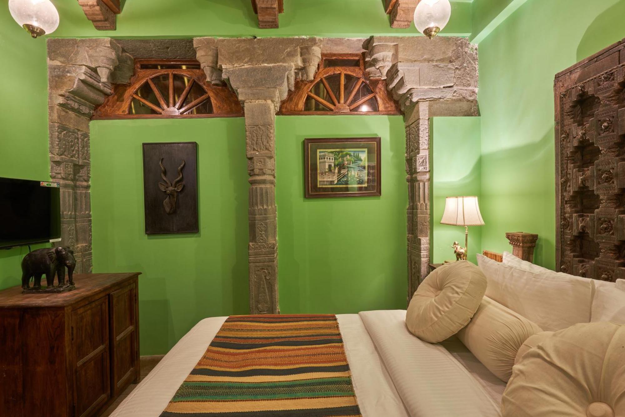 ホテル Kaladwas Lal Haveli ウダイプル エクステリア 写真