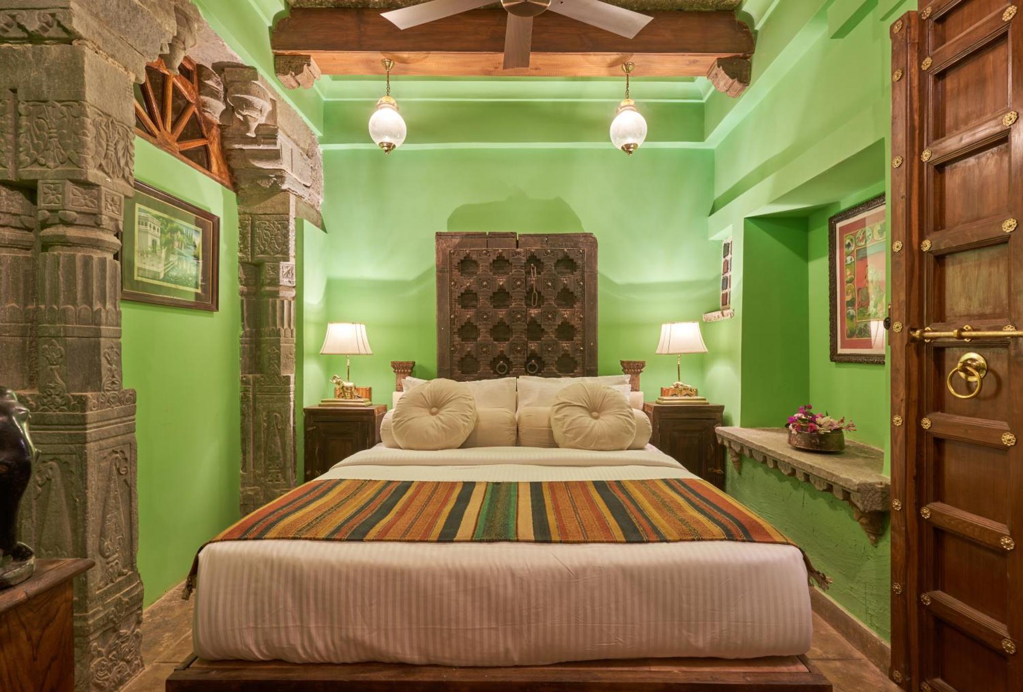 ホテル Kaladwas Lal Haveli ウダイプル エクステリア 写真