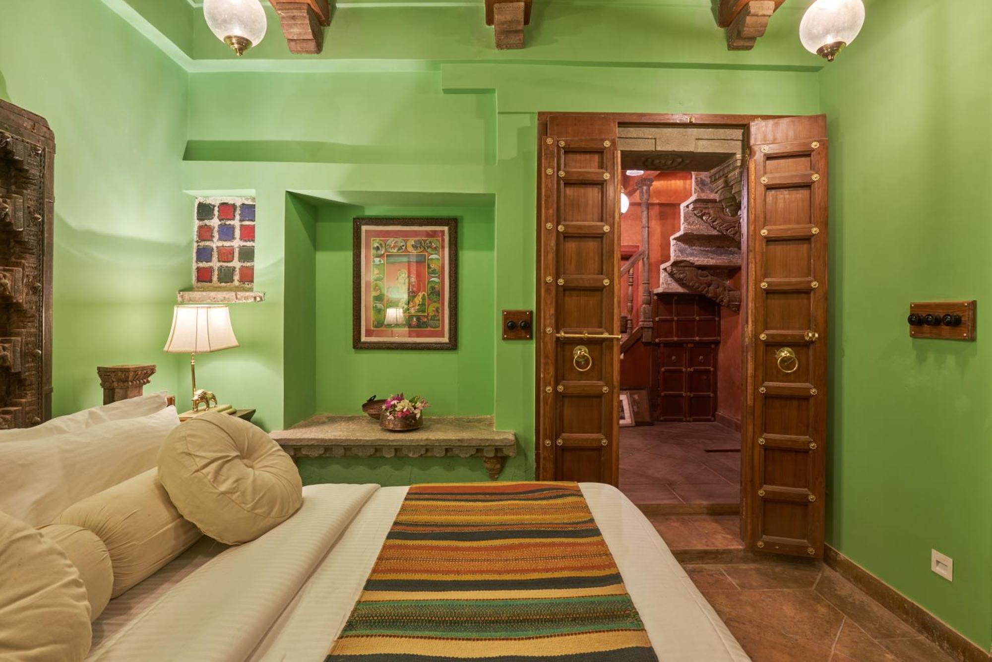 ホテル Kaladwas Lal Haveli ウダイプル エクステリア 写真