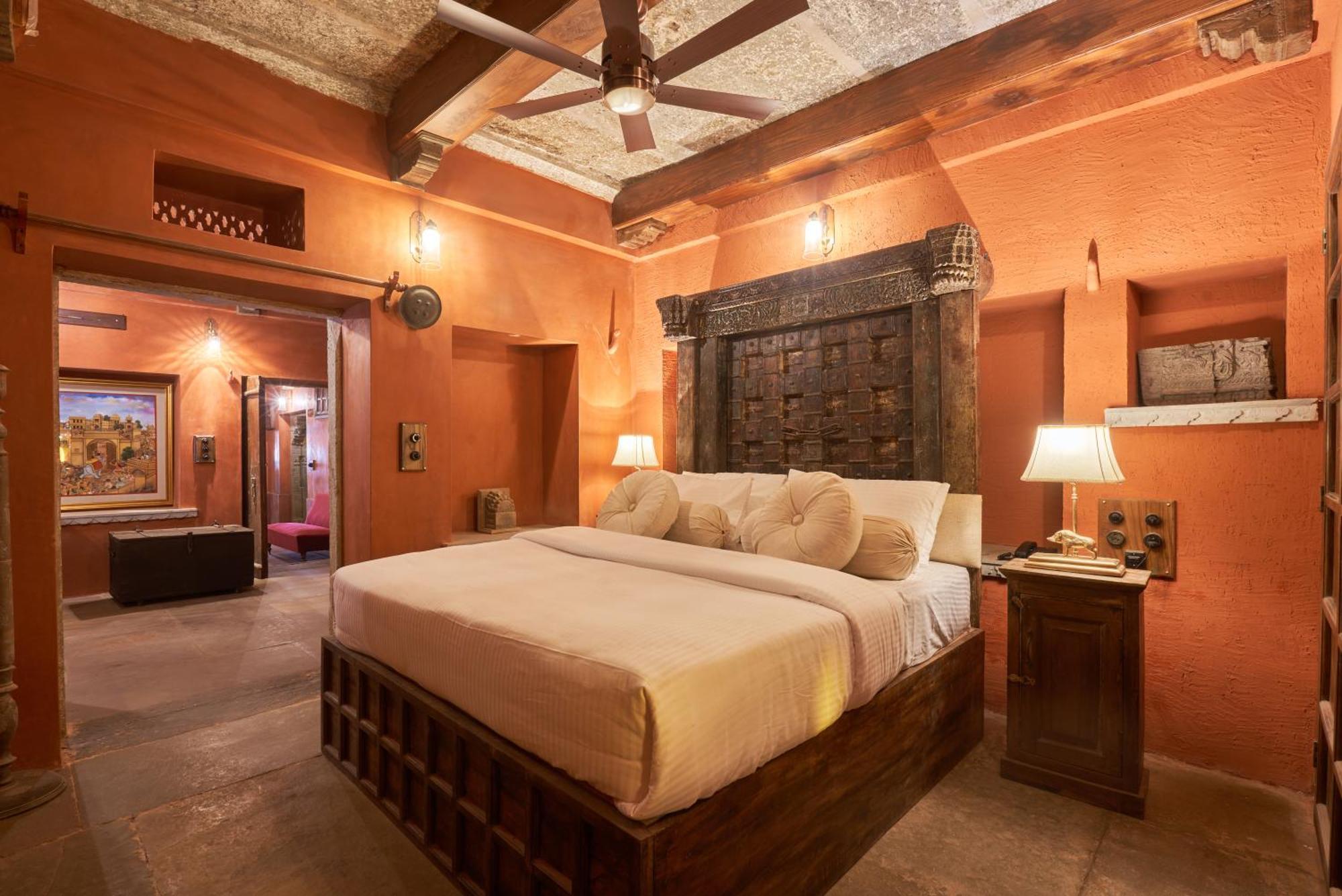 ホテル Kaladwas Lal Haveli ウダイプル エクステリア 写真