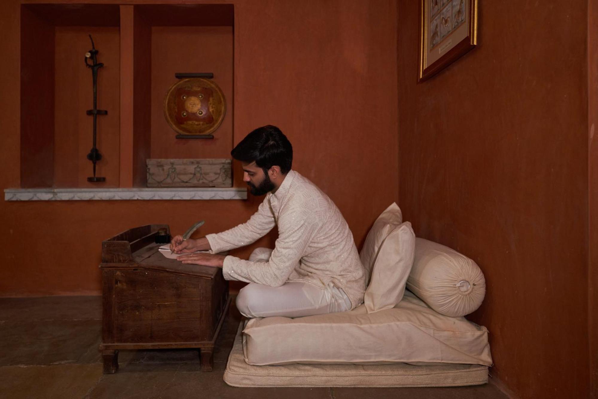 ホテル Kaladwas Lal Haveli ウダイプル エクステリア 写真