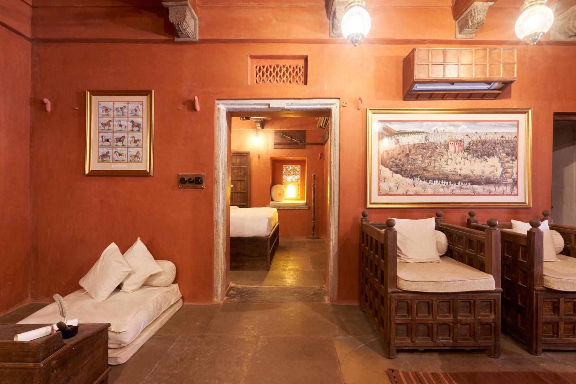 ホテル Kaladwas Lal Haveli ウダイプル エクステリア 写真