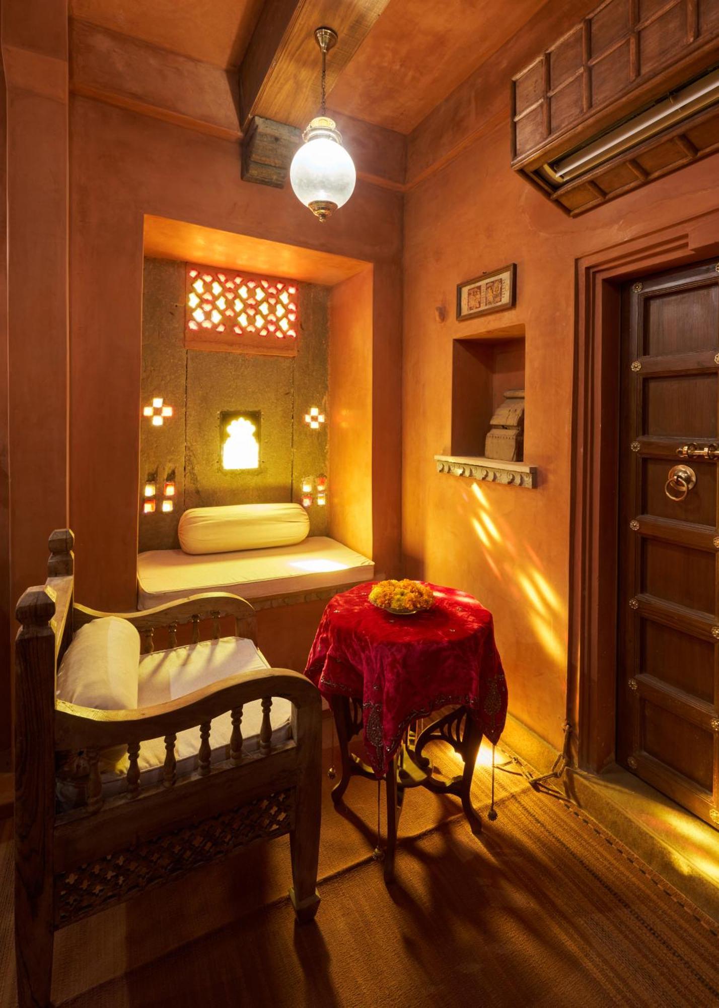 ホテル Kaladwas Lal Haveli ウダイプル エクステリア 写真