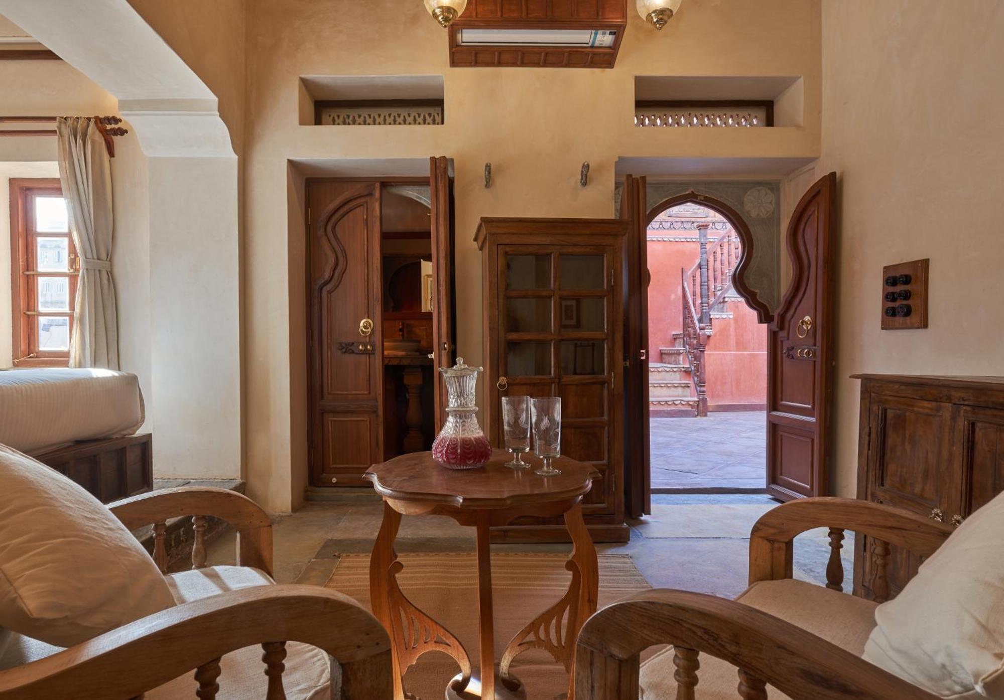 ホテル Kaladwas Lal Haveli ウダイプル エクステリア 写真
