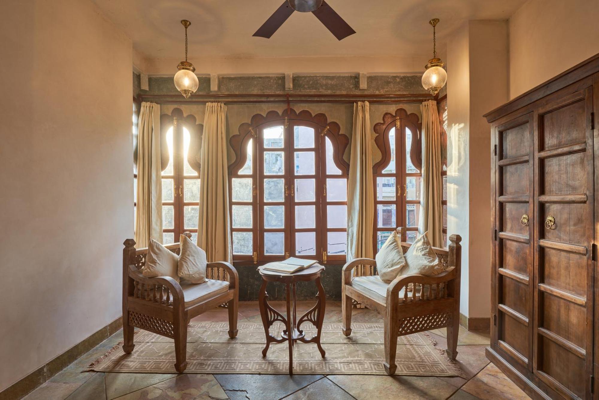 ホテル Kaladwas Lal Haveli ウダイプル エクステリア 写真