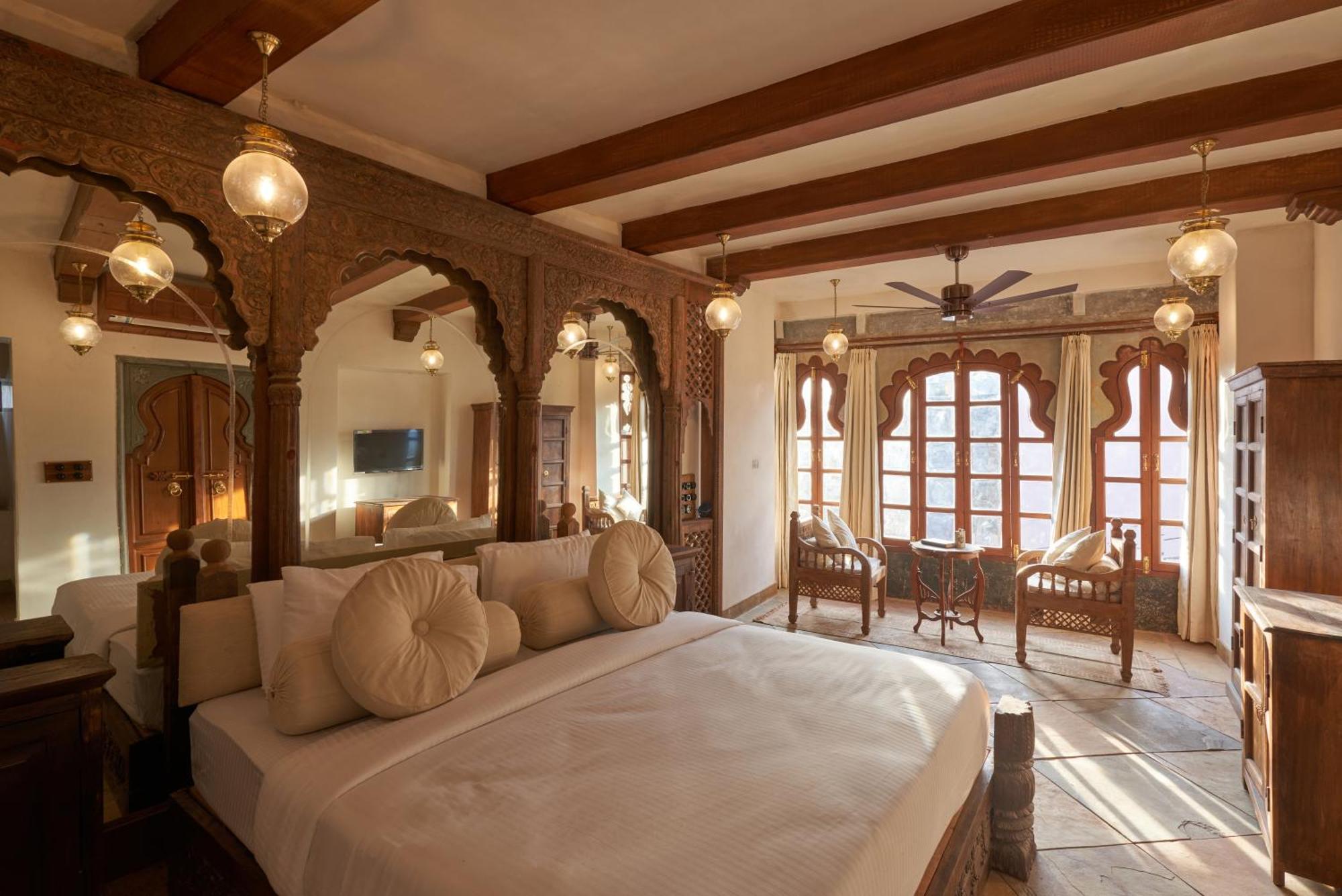 ホテル Kaladwas Lal Haveli ウダイプル エクステリア 写真