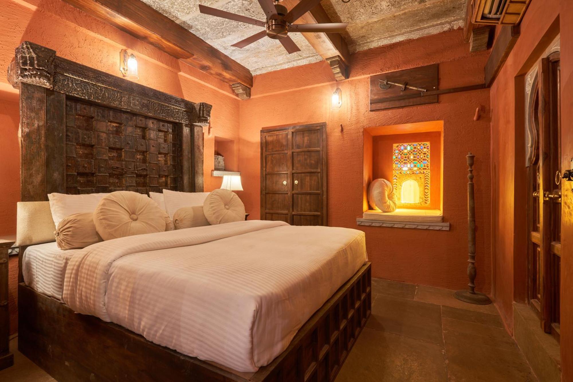 ホテル Kaladwas Lal Haveli ウダイプル エクステリア 写真